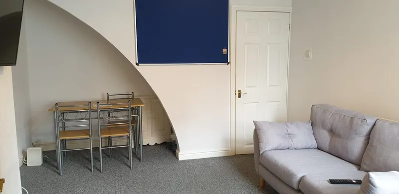 Snug 2 Bed Terraced House // AUG 2026 - Image 6